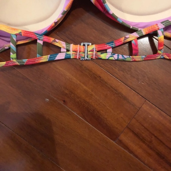 Bikini - Picture 2 of 2